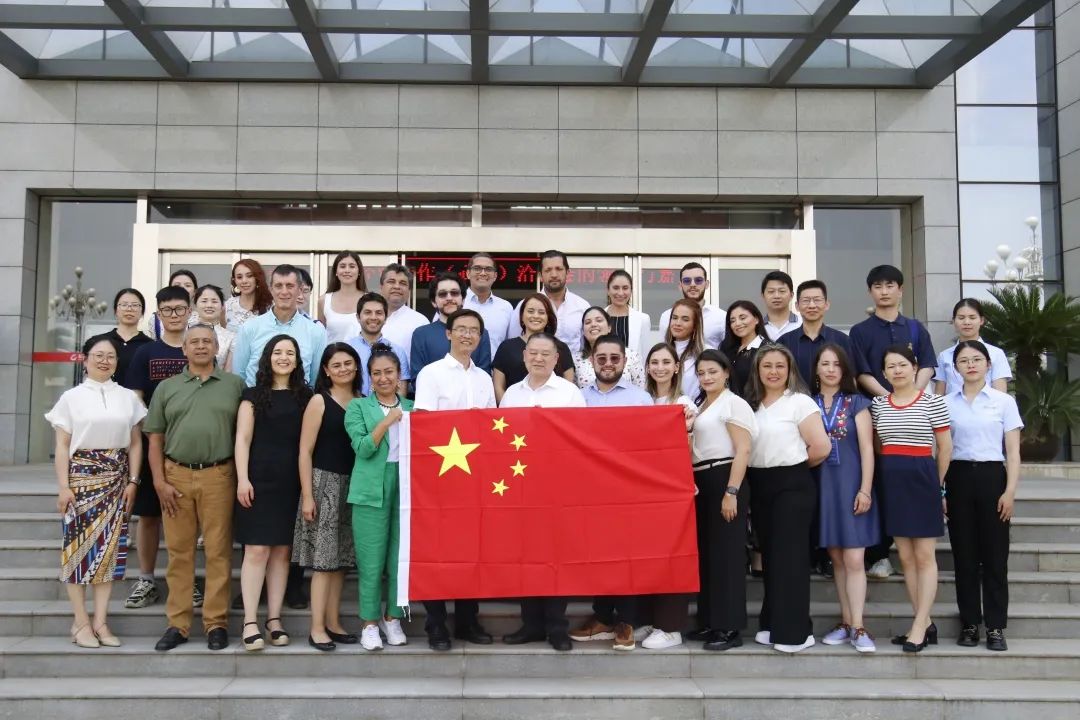 来自太平洋彼岸的访问｜中哥经贸合作（武汉）走进长江电气